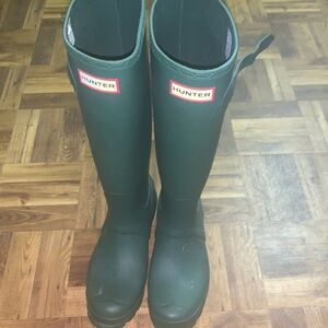 Hunter boots barely worn, they are too for me now.